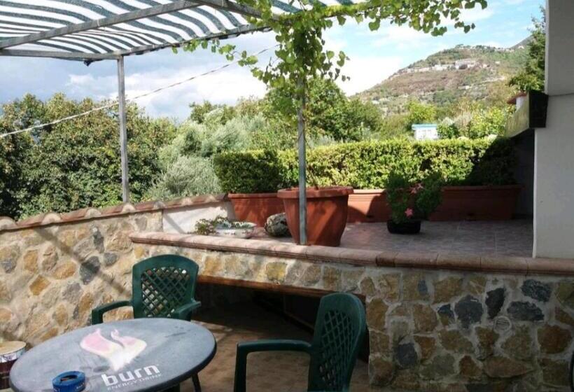 غرفة قياسية ثلاثية مزودة بتراس, Villa Mola Bed And Breakfast