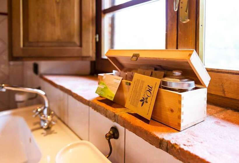 חדר סופריור לשלושה, Agriturismo & Cantina Tenuta Casteani