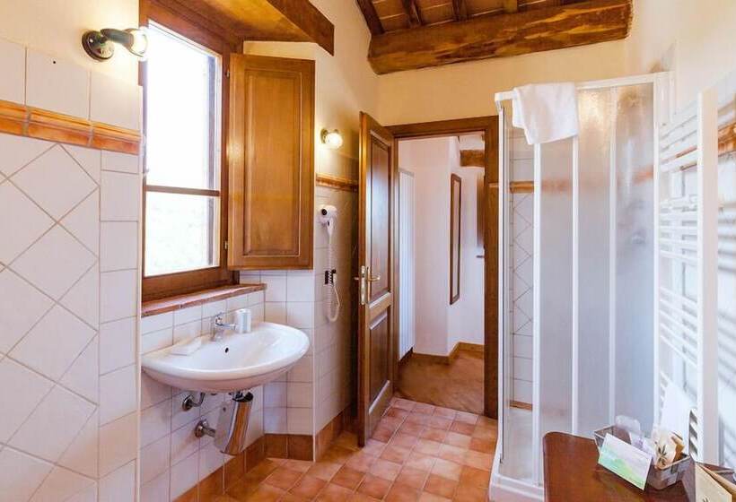 חדר סופריור לשלושה, Agriturismo & Cantina Tenuta Casteani