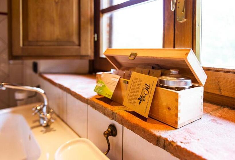 חדר סופריור לשלושה, Agriturismo & Cantina Tenuta Casteani