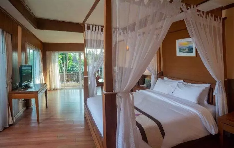سوییت لوکس, Aloha Resort