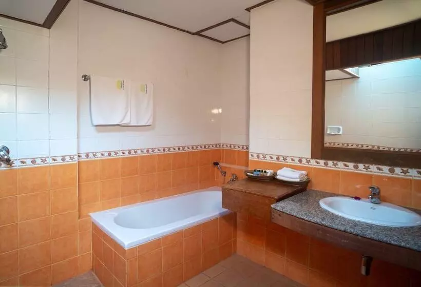 اتاق سوپریور, Aloha Resort