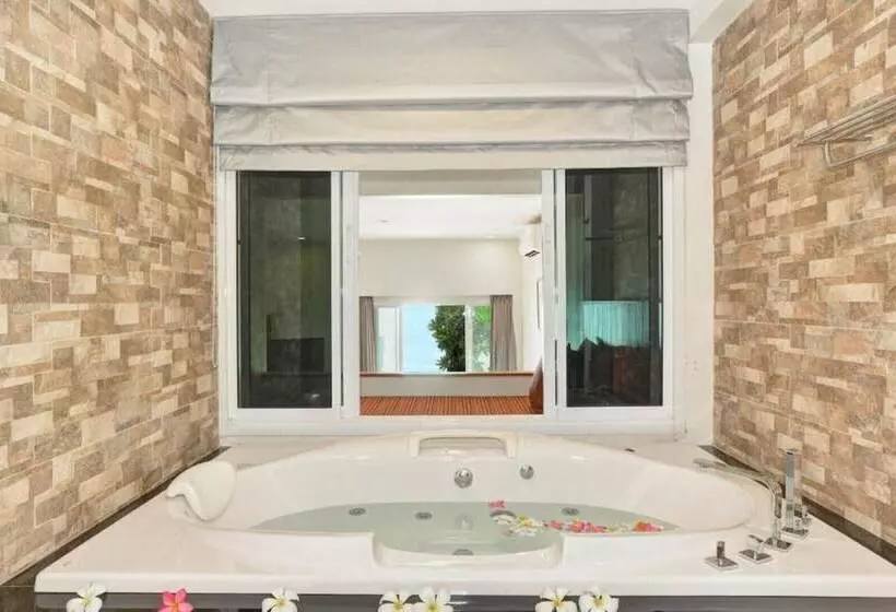 سوییت با چشمانداز دریا, Aloha Resort