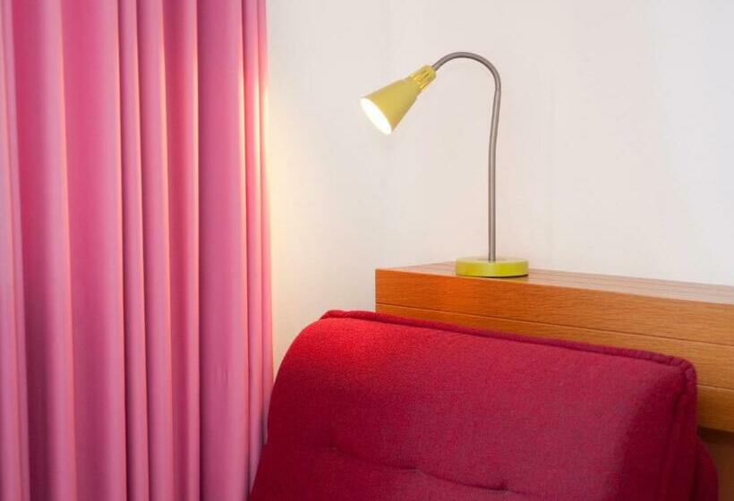 Quarto Triplo Estandar, 1st Creatif Hotel Elephant