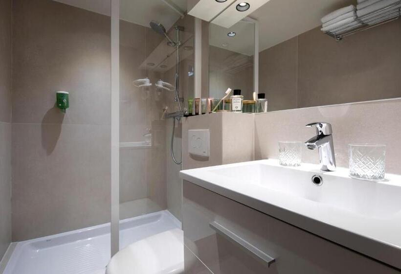 غرفة قياسية ثلاثية, Brady   Gare De L Est