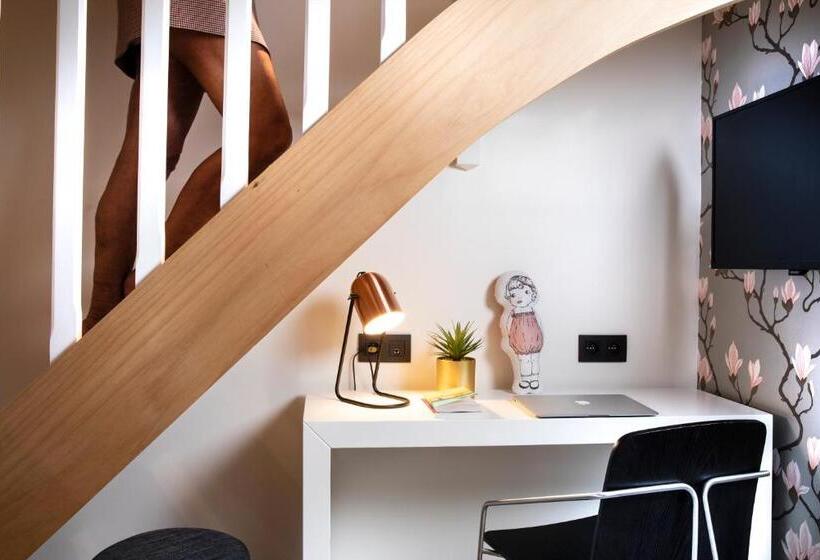 غرفة قياسية ثلاثية, Brady   Gare De L Est