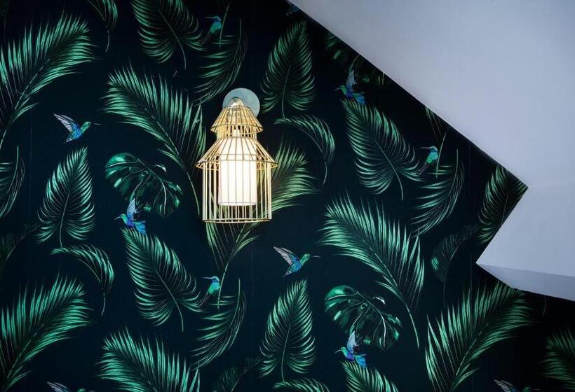 غرفة قياسية ثلاثية, Brady   Gare De L Est