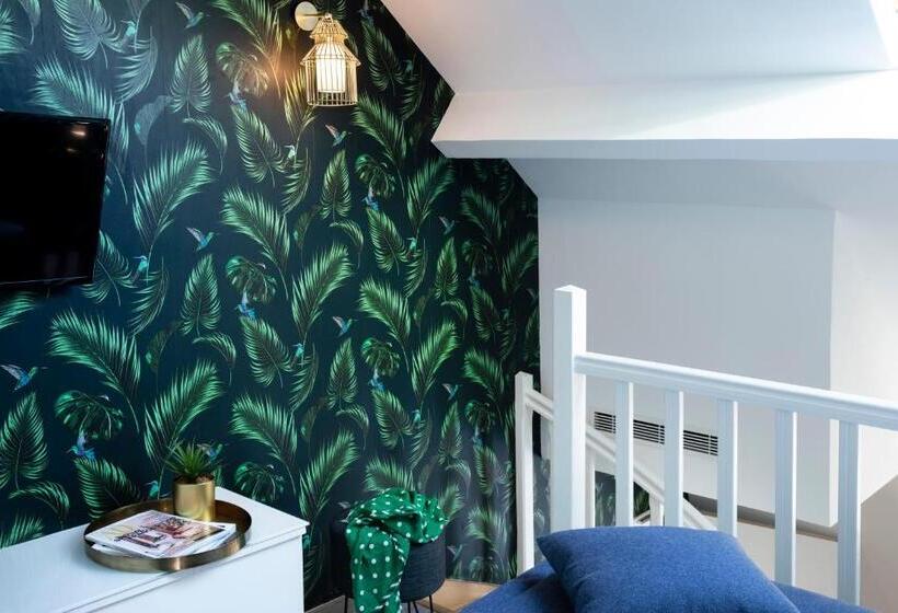 غرفة قياسية ثلاثية, Brady   Gare De L Est