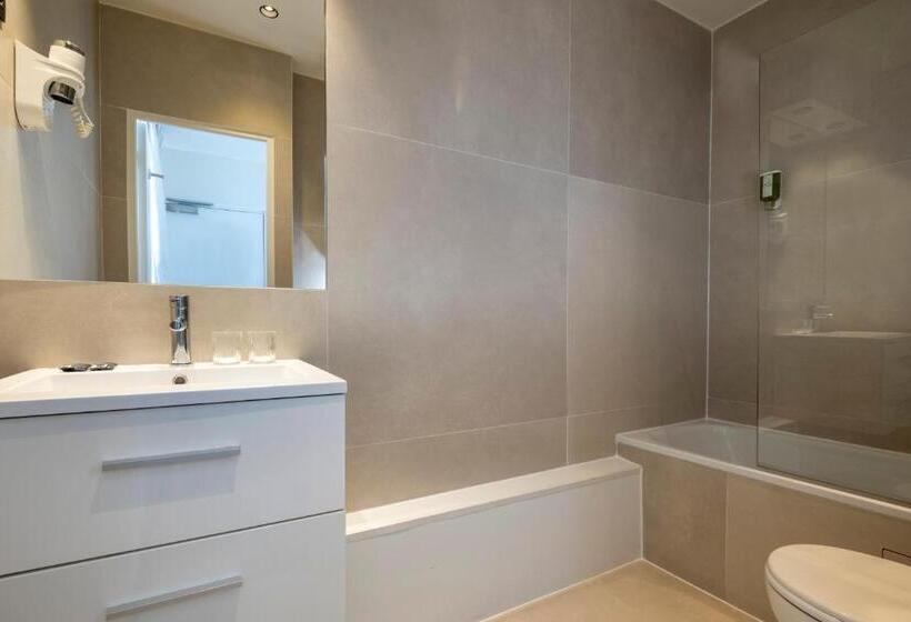 جناح جونيور مزوَّد بشرفة, Brady   Gare De L Est