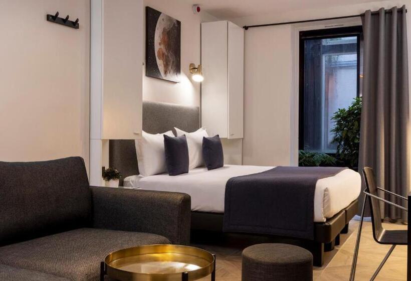 جناح جونيور مزوَّد بشرفة, Brady   Gare De L Est