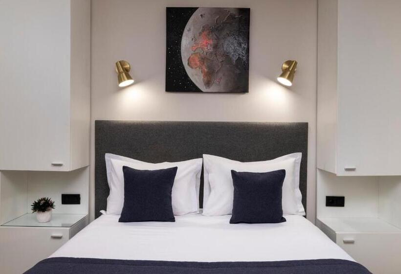 جناح جونيور مزوَّد بشرفة, Brady   Gare De L Est