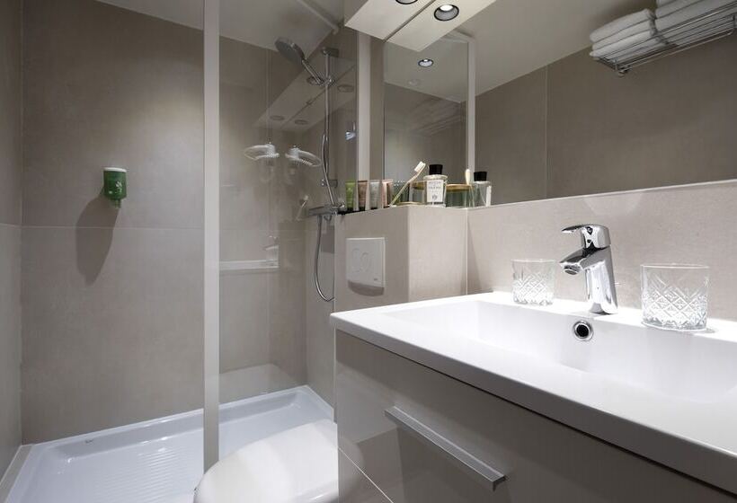 غرفة قياسية ثلاثية, Brady   Gare De L Est