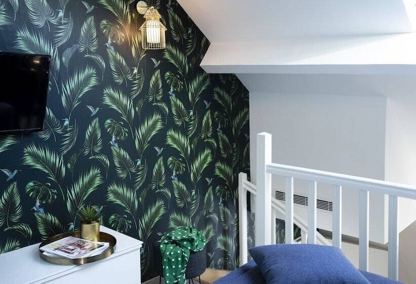 غرفة قياسية ثلاثية, Brady   Gare De L Est