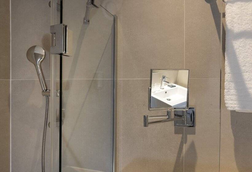 غرفة قياسية, Brady   Gare De L Est