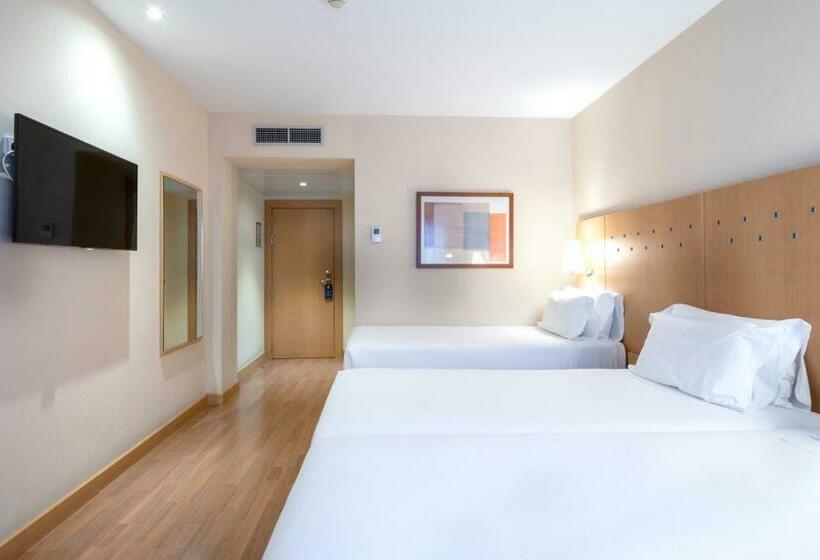 Номер Стандарт Трехместный, Catalonia La Maquinista