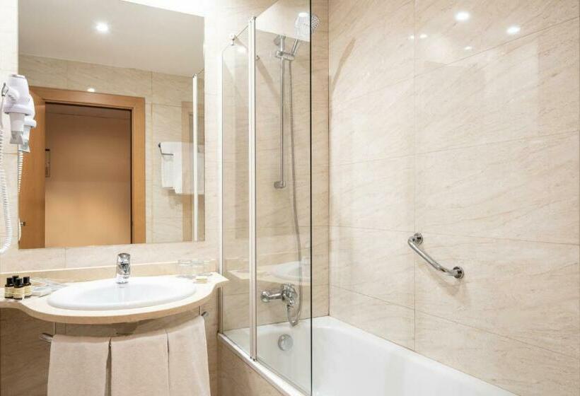 Номер Стандарт Трехместный, Catalonia La Maquinista