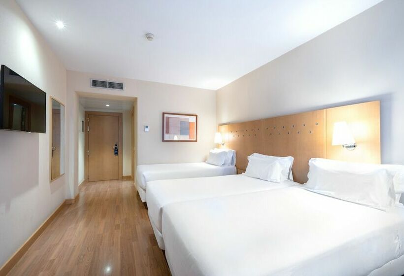 Номер Стандарт Трехместный, Catalonia La Maquinista