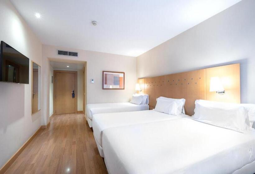 Номер Стандарт Трехместный, Catalonia La Maquinista