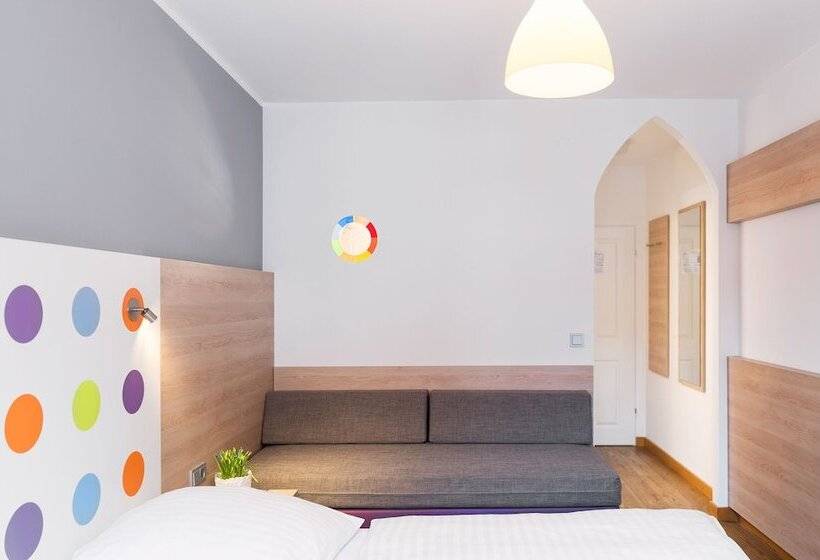 Quarto Triplo Estandar, 1st Creatif Hotel Elephant