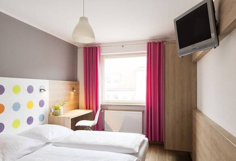 Quarto Triplo Estandar, 1st Creatif Hotel Elephant