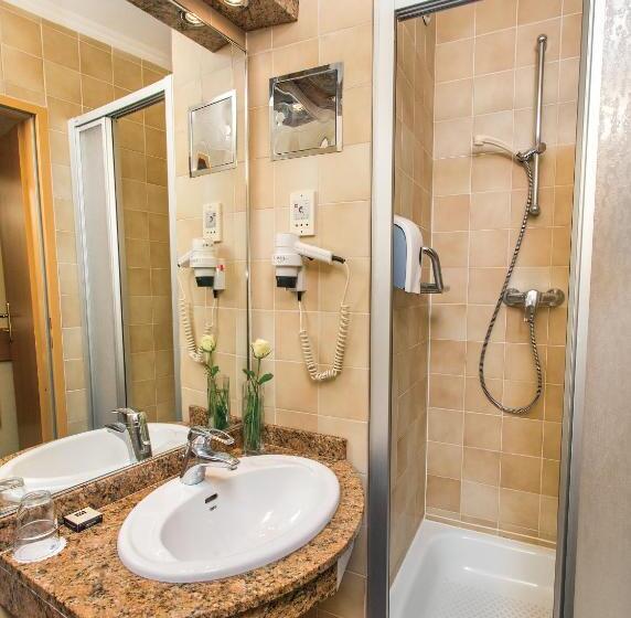 غرفة قياسية ثلاثية, Danubius Hotel Erzsébet City Center