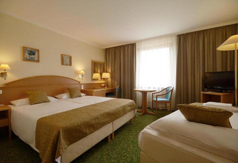 غرفة قياسية ثلاثية, Danubius Hotel Erzsébet City Center