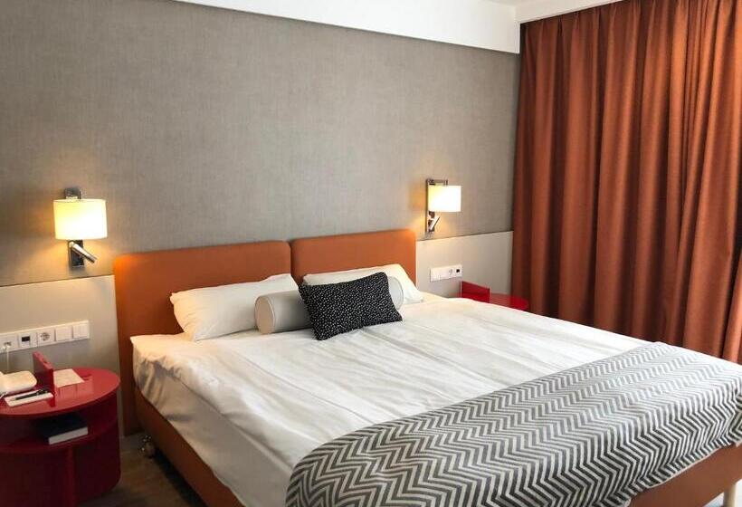 جناح جونيور, Danubius Hotel Erzsébet City Center