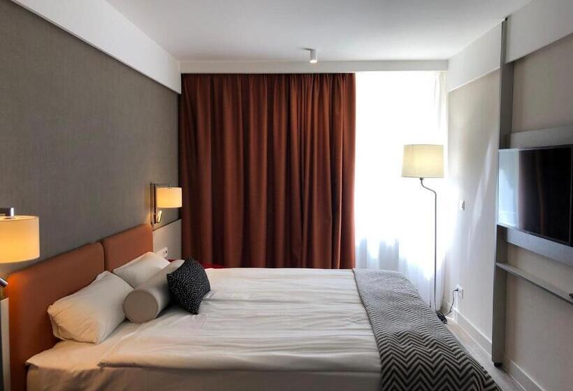 جناح جونيور, Danubius Hotel Erzsébet City Center