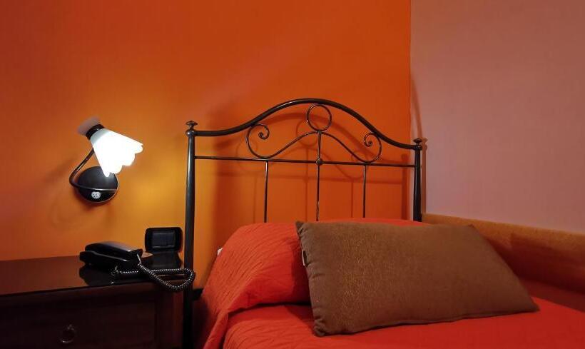 Habitación Estàndard Individual, Neapolis