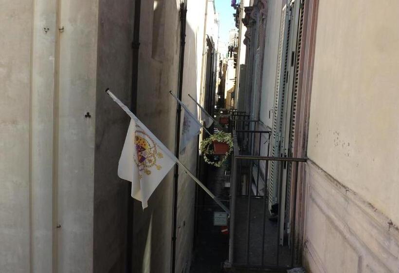 Habitació Estàndard, Neapolis