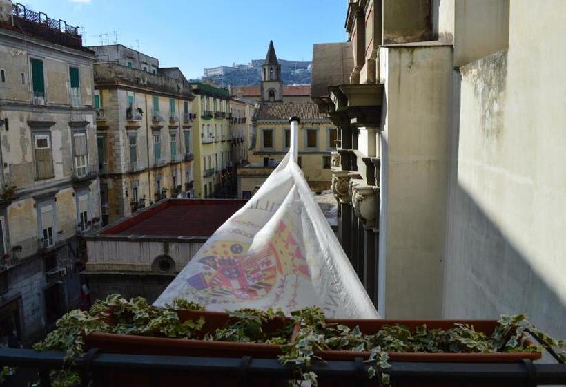 Habitació Triple Estàndard, Neapolis