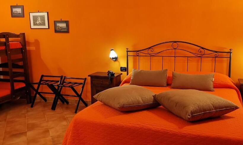 Habitació Triple Estàndard, Neapolis