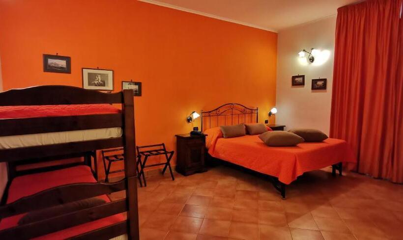 Habitació Triple Estàndard, Neapolis