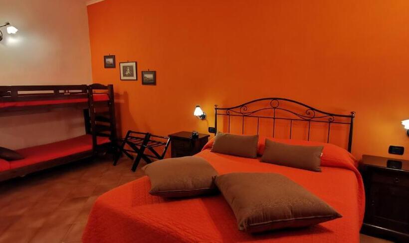 Habitació Triple Estàndard, Neapolis