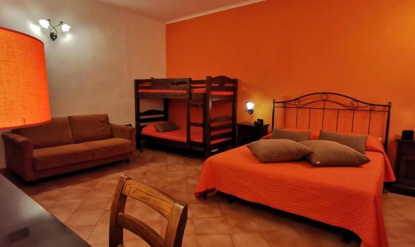 Family Room, Neapolis