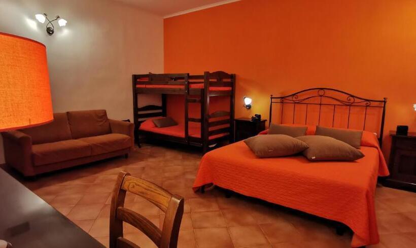 Family Room, Neapolis