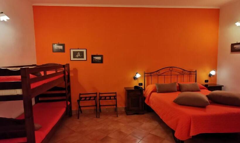 Habitació Triple Estàndard, Neapolis