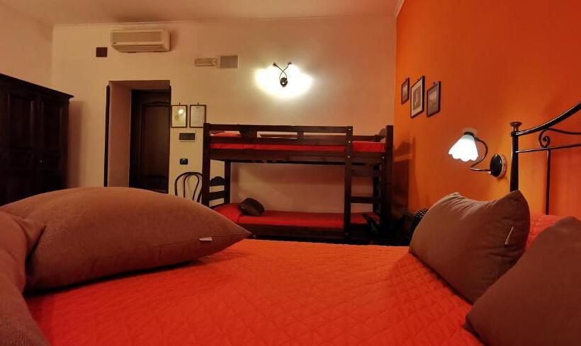 Family Room, Neapolis