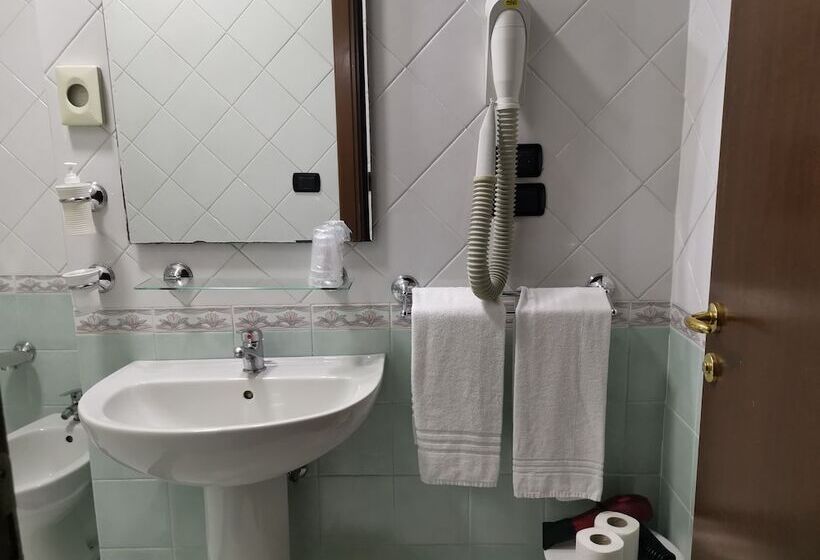 Habitación Estàndard Individual, Neapolis