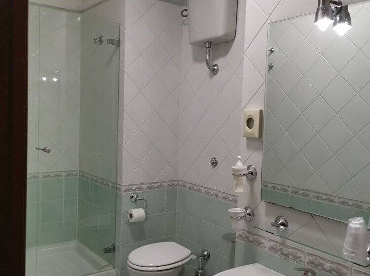 Family Room, Neapolis