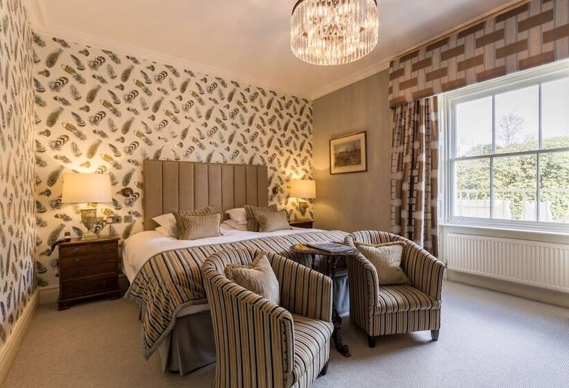 חדר סופריור, Storrs Hall