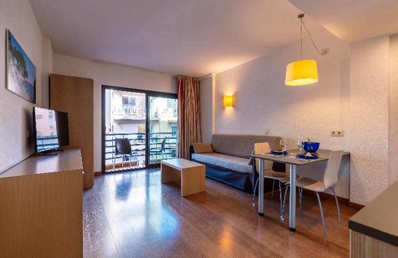 标准工作室, Almirall Apartaments