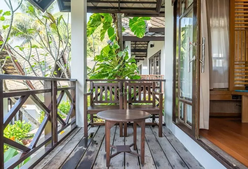 کلبه دلوکس, Ao Prao Resort