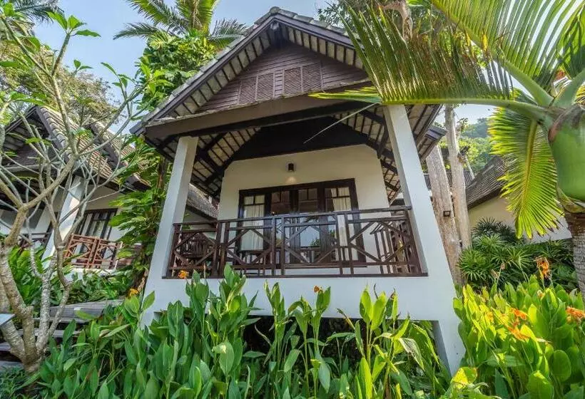 کلبه دلوکس, Ao Prao Resort