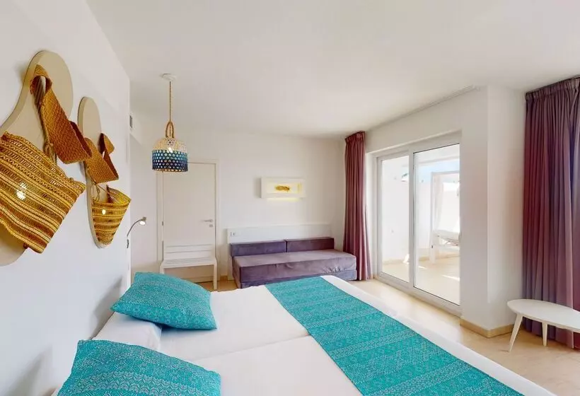 اتاق لوکس با چشم‌انداز دریا, Tropic Garden Hotel Apartments