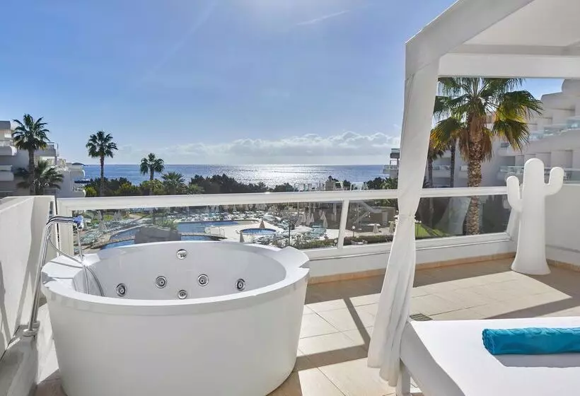 اتاق لوکس با چشم‌انداز دریا, Tropic Garden Hotel Apartments