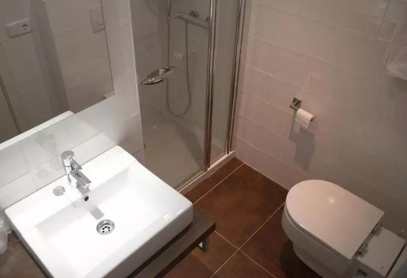 استودیوی استاندارد, Apartamentos Parque Mar