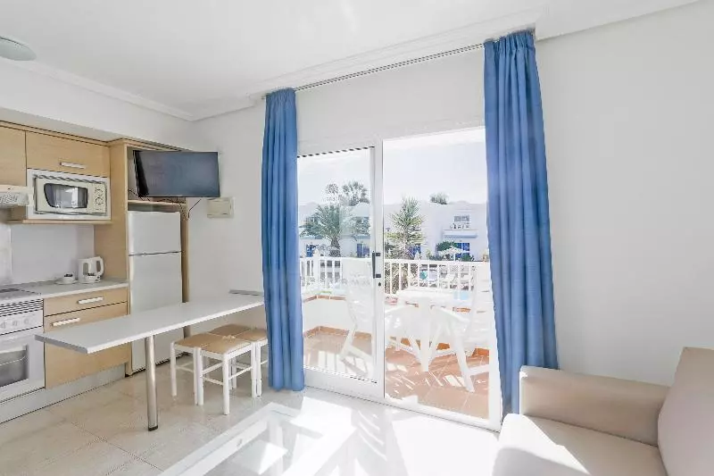 آپارتمان 1 خوابه با چشم‌انداز استخر, Arena Beach