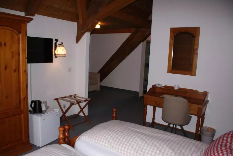 Standard Neljän Hengen Huone, Baeren Hotel, The Bear Inn