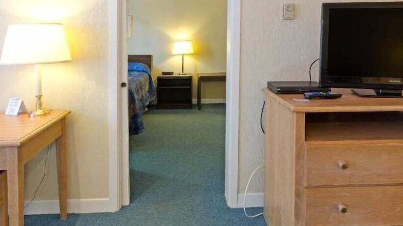 غرفه قياسيه سريرين مزدوجين, Coastal Inn Kingfisher